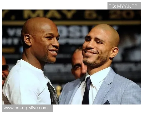 库托与梅威瑟的巅峰对决究竟谁能笑到最后分析比赛结果与精彩瞬间